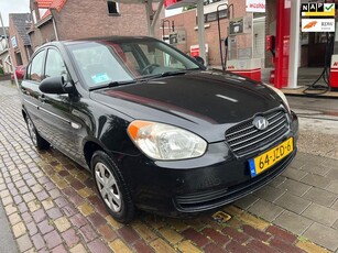 Hyundai Accent 1.4i Dynamic 4 drs sedan 100.000km