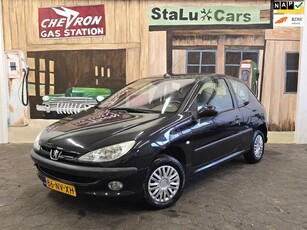 Peugeot 206 1.4 Gentry/AIRCO/NIEUWE APK BIJ AFLEVERING/