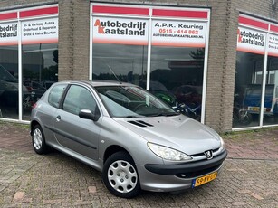 Peugeot 206 1.4 XR - NIEUWE APK -