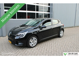 Renault Clio 1.6 E-Tech Hybrid 145 Equilibre 1e Eigenaar. Full Led. Rijstrooksensor met correctie.