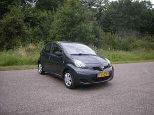 Toyota Aygo 1.0-12V Access . 5 Deurs . Audio . eerste