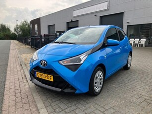 Toyota Aygo 1.0 VVT-i x-play limited Navi Carplay , camera