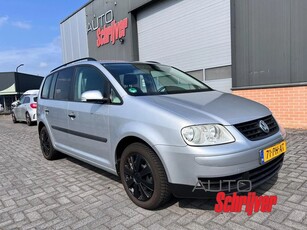 Volkswagen Touran 1.6 7 PERSOONS (bj 2004)