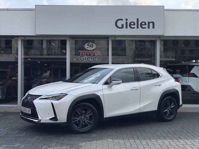 Lexus UX 250h First Edition | Navigatie, Parkeersensoren, 17 inch, Keyless, Parkeercamera, Stoel + Stuurverwarming