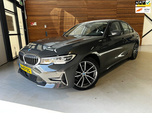 BMW 3-serie 320d High Executive Edition | NL-auto | 1e Eigenaar | 3D Camera | Apple Carplay | Ambient | Full LED | Climatronic |