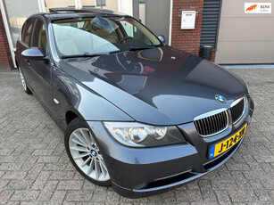 BMW 3-serie 330i / Leder / Pano / Navi / PDC / Cruise