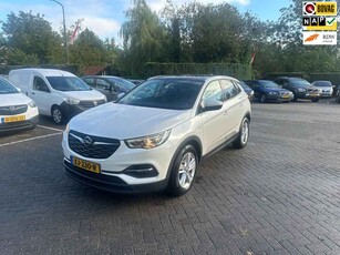 Opel Grandland X 1.2 Turbo Online Edition , panoramadak , navigatie , parelmoer wit , pdc