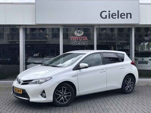 Toyota Auris 1.8 Hybrid Dynamic | Navigatie, Parkeercamera, 16 inch Lichtmetalen velgen, Privacy Glass, Bluetooth, Top onderhouden!