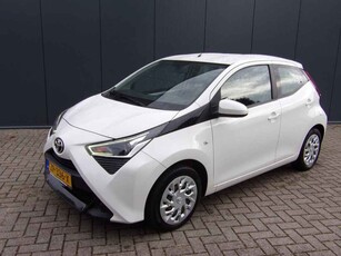 Toyota Aygo 1.0 VVT-i x-play//CAMERA// APLLE CARPLAY