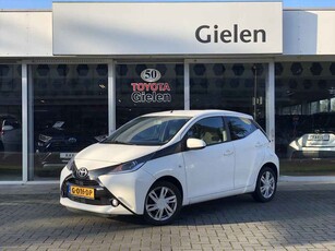 Toyota Aygo 1.0 VVT-i x-play | Lichtmetalen velgen, Airco, Parkeercamera, In hoogte verstelbare stoel, Stuurbediening