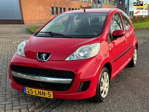 Peugeot 107 1.0-12V XS 5-Drs Stuurbekrachtiging Audio/CD Electric pakket Colorpakket 2 x airbag Dealeronderhoud Nieuwe Apk!