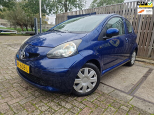 Toyota Aygo 1.0-12V/airco/elektrische ramen/centrale/apk/rijd schakelt goed /inruilen is mogelijk