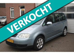 Volkswagen Touran 1.6-16V FSI Business Airco, 4 Season Banden, Licht Metalen Velgen, 6Versnellingen!!!