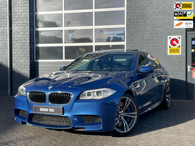 BMW M5 F10 710 PK | Monte Carlo Blue | Head Up, Schuifdak, Stoelverwarming, Soft Close | Volledige historie, NL-Auto, NAP