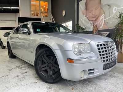 Chrysler 300C Touring 2.7 V6. Revisie motor, youngtimer.