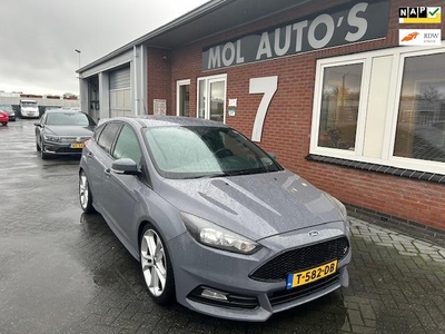 Ford FOCUS 2.0 ST 250PK , Navi , Leer , APK 03-'26