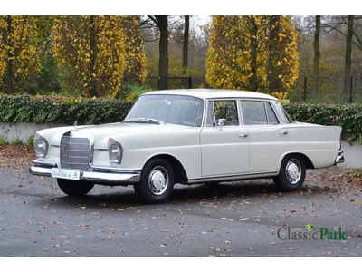 Mercedes-Benz 200-serie 220 S (bj 1961)