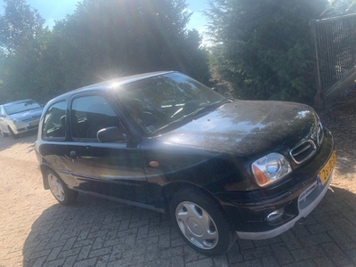 Nissan micra 3 drs zwart 2002