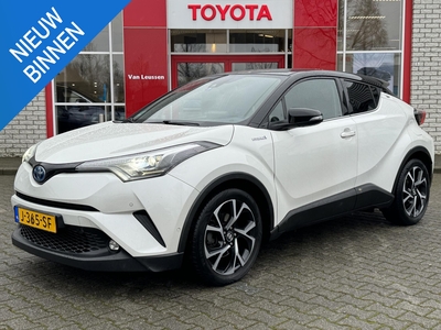 TOYOTA C-HR 1.8 HYBRID BI-TONE PLUS ALL SEASON STOEL/STUURVERW AFN-TREKHAAK LED PARK-SENSOREN LEDER 18''LM-VELGEN NAVI KEYLESS JBL-PREMIUM PRIVACY GLASS