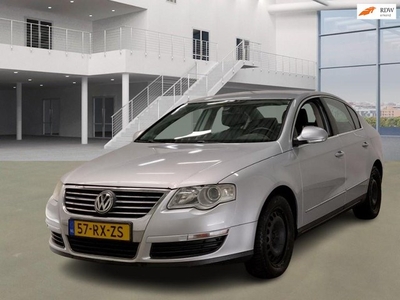 Volkswagen Passat 2.0 FSI Highline AIRCO NAVI LEDER CRUISE