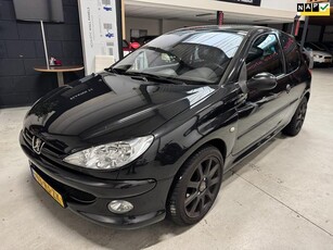 Peugeot 206 1.4-16V XS * Nette en Strakke Nap Auto * Airco *