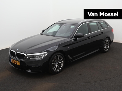 BMW 5-SERIE Touring 520i High Executive | M-PAKKET | NAVIGATIE | VIRTUAL COCKPIT | LEDEREN BEKLEDING | MEMORY SEATS | ACHTERUITRIJCAMERA | ELEKTRISCHE BEDIENBARE ACHTERKLEP | PARKEERSENSOREN VOOR + ACHTER | SFEERVERLICHTING | CRUISE CONTROL | CLIMATE CONTROL | STO...