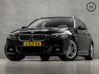 BMW 5-SERIE Touring 520i Executive M-Pakket Sport 184Pk Automaat (GROOT NAVI, DIGITAL COCKPIT, ELEK ACHTERKLEP, XENON, SPORTSTOELEN, PARKEERSENSOREN, NIEUWE APK, ZWART HEMEL, NIEUWSTAAT)