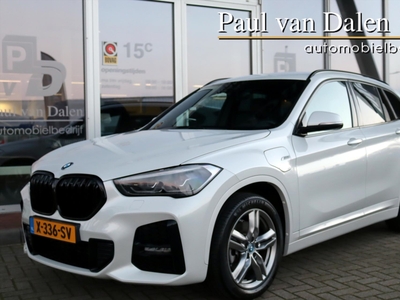 BMW X1 (f48) XDRIVE 25e 220PK M-SPORT Shadow Line | Navi | Leer | Wit metallic | Led | Seerverlichting | Stoel/stuurverwarming |