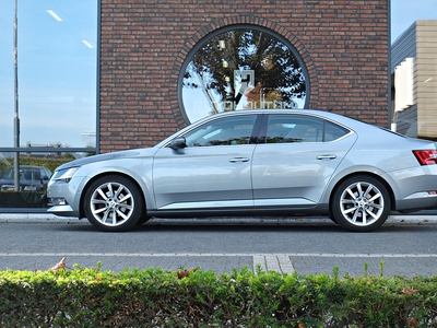 SKODA SUPERB 1.8 TSI Style Business Carplay, Achteruitrijcamera, Trekhaak