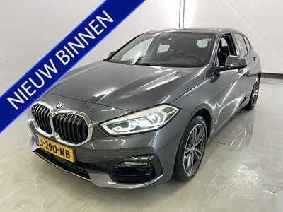 BMW 1-serie 118i Exec Sport-line edition NL AUTO | HALF LEDER | CARPLAY | VIRTUAL COCKPIT | | SPORTSTOELEN |