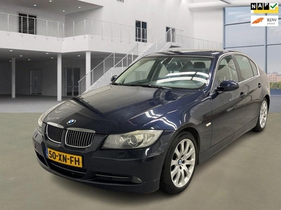 BMW 3-serie 325d High Executive/6BAK/XENON/PDC/NAVI/