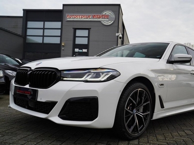 BMW 5-serie 545e xDrive Business Edition Plus | M-pakket | incl btw | Panorama | Sfeerverlichting | HuD | Facelift | Luxe Leder |