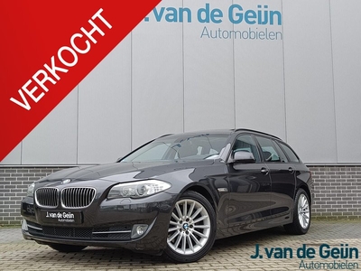 BMW 5-serie Touring 528i High Executive | Panorama | Comfortzetels | Trekhaak | Dolby Surround | Parkeerverwarming