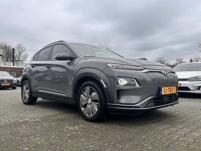 Hyundai KONA EV Premium 64 kWh (INCL-BTW) *ACC | VOLLEDER | HUD | FULL-LED | DAB | NAVI-FULLMAP | KEYLESS | CAMERA | BLIND-SPOT | LANE-ASSIST | ECC | PDC | VIRTUAL-COCKPIT | COMFORT-SEATS*