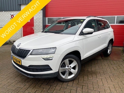 Škoda Karoq 1.0 TSI Ambition Business TREKHAAK / CLIMA / PDC / CARPLAY / NAVI / BLUETOOTH / CRUISE