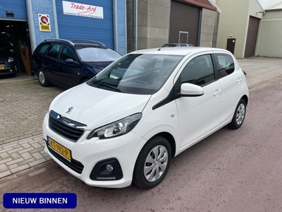 Peugeot 108 1.0 e-VTi Active 2016 met 71.456km NAP APK 8-25 Leuke auto met originele kilometers. Airco, LED, Bluetooth, etc. Boekjes zijn aanwezig.