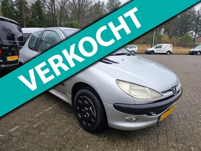 Peugeot 206 1.4 (achteras krom)