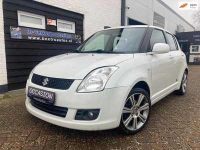 Suzuki Swift 5 DEURS 1.3 16V black&white LUXE UITV. 6 MND GARANTIE + NWE APK KEURING + GROTE BEURT + VERSNELLINGSBAKREVISIE !!