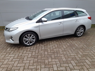 Toyota Auris Touring Sports 1.8 Hybrid Executive | Clima | Cruise | Navigatie | Stoelverwarming | Camera | 1/2 leer | RIJKLAARPRIJS INCL 12 MAANDEN GARANTIE EN BEURT