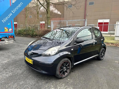 Toyota Aygo 1.0-12V Access, hatchback, bj 2010