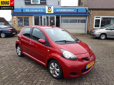 Toyota Aygo 1.0-12V Aspiration Red, hatchback, bj 2011