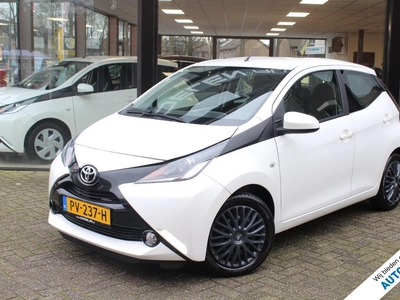 Toyota Aygo 1.0 VVT-i x-play AIRCO | CAMERA | BLUETOOTH | NAP, hatchback, bj 2017