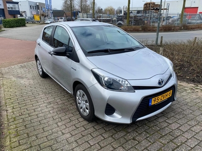 Toyota Yaris 1.5 Full Hybrid Comfort Aut 77563 km zilver, hatchback, bj 2013