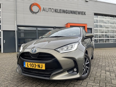 Toyota Yaris 1.5 Hybrid Dynamic Multimedia Pack NL-Auto / Navi / Camera / Apple/Android Carplay / All-season banden / Keyless / Full Led / 16