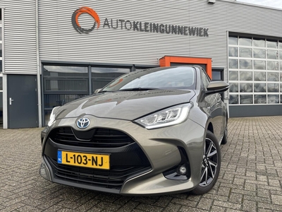 Toyota Yaris 1.5 Hybrid Dynamic Multimedia Pack NL-Auto / Navi / Camera / Apple/Android Carplay / All-season banden / Keyless / Full Led / 16 inch, hatchback, bj 2021