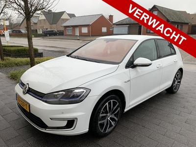 Volkswagen e-Golf 136pk DSG Navi ACC Camera AppleCarplay Full-led Pdc BTW Dealer onderhouden