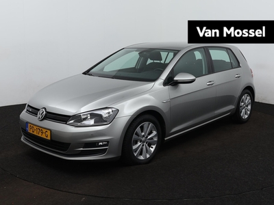 VOLKSWAGEN GOLF 1.0 TSI Connected Series | Achteruitrijcamera | Navigatie | Parkeersensoren