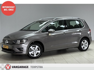 Volkswagen Golf Sportsvan 1.2 TSI Highline/ Automaat!/ Trekhaak/ DAB+/ Navi/ Clima/ Cruise/ Bluetooth/ Armsteun/ Multi. LEDER. Stuur/ 16'' LMV/ Mistl./ PDC V+A/ Dakrails/ Extra getint glas.