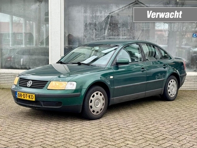 Volkswagen Passat 2.3 V5 TRENDLINE AUT. Clima Pdc Trekhaak UNIEK, sedan, bj 2000