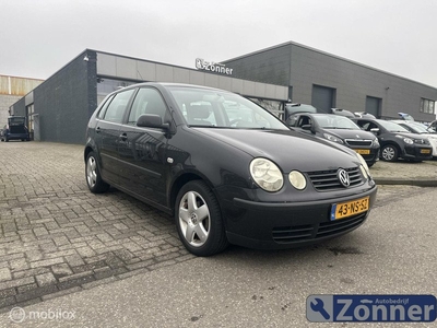 Volkswagen Polo 1.4-16V Highline